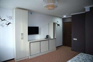 Отель Aska Hotel Naryn Улучшенный двухместный номер с 1 кроватью-7