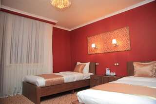 Отель Aska Hotel Naryn Двухместный номер с 2 отдельными кроватями-1