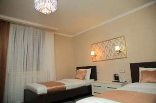 Отель Aska Hotel Naryn Двухместный номер с 2 отдельными кроватями-3
