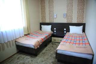 Отель Aska Hotel Naryn Двухместный номер с 2 отдельными кроватями-5